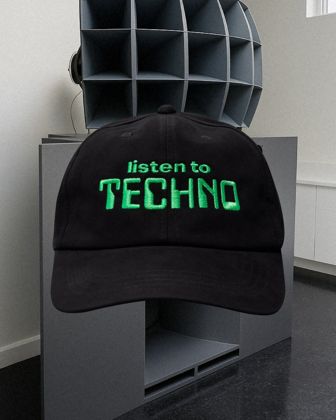 TECHNO hat